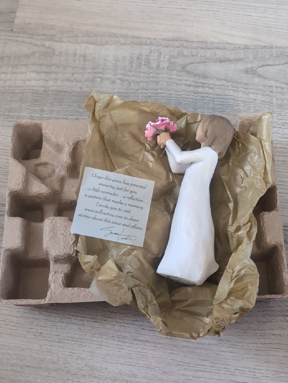 Willow Tree Thank-you Figurine Woman Holding Pink Bouquet